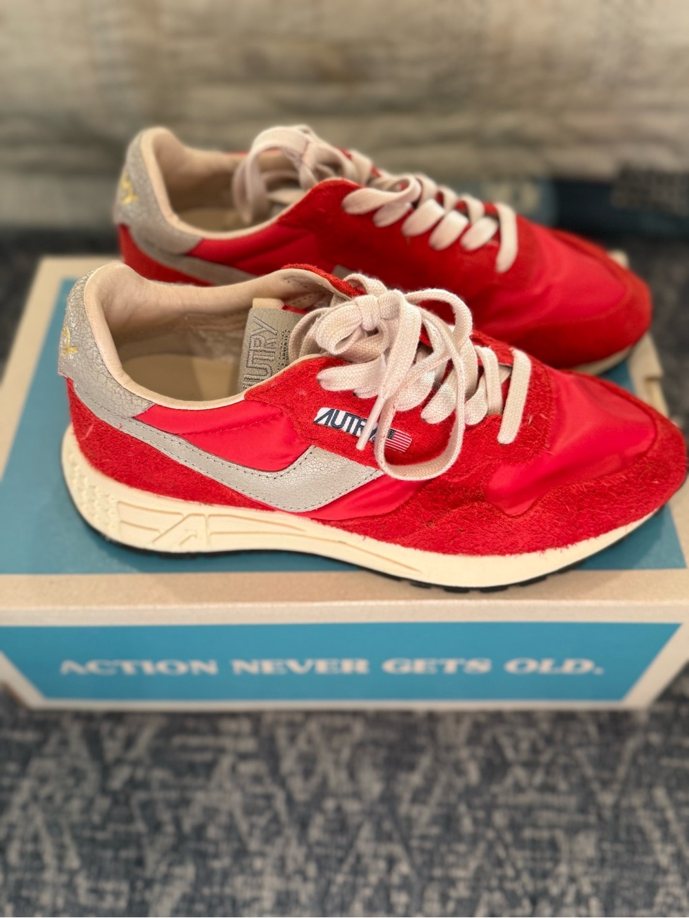 AUTRY Women's Red and Gray Retro Runner Sneakers